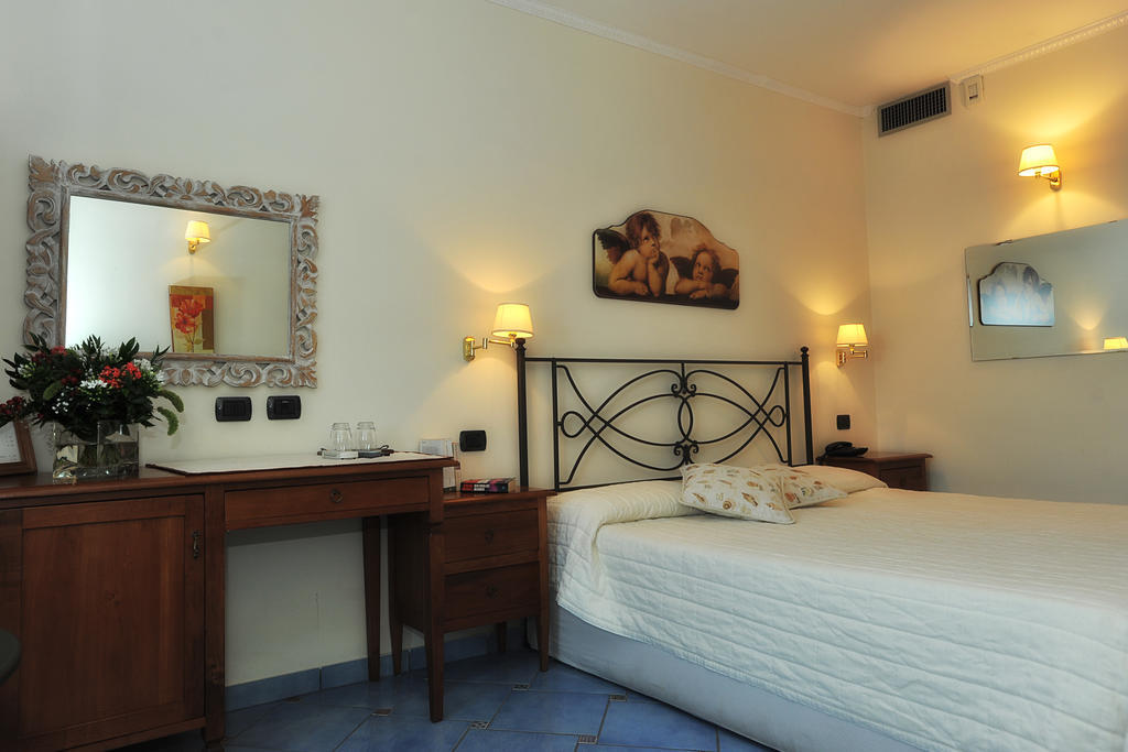 E Poi...Ravello Hotel Room photo